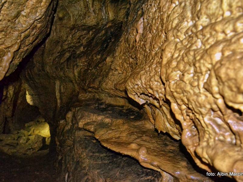 Jaskinia W Straszykowej Górze na Jurze Krakowsko-Częstochowskiej